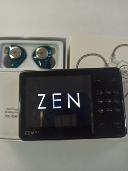 Продам мп3 плеер creative zen x-fi с наушниками