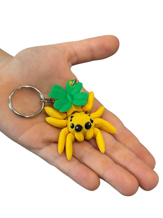 Skakun z koniczynką 3D przegubowy pajączek  – mini figurka i brelok!