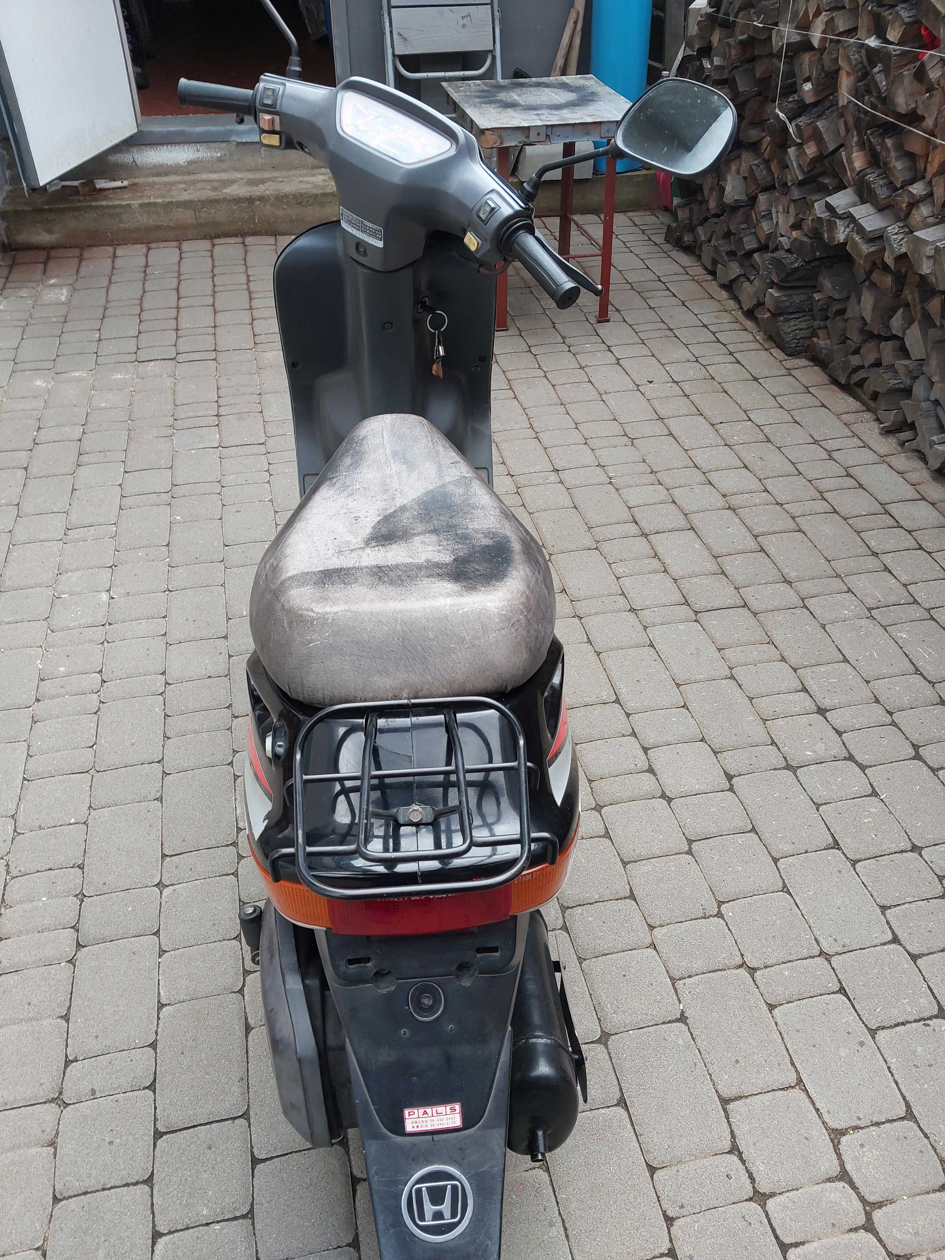 Продаю скутер Honda DIO 18