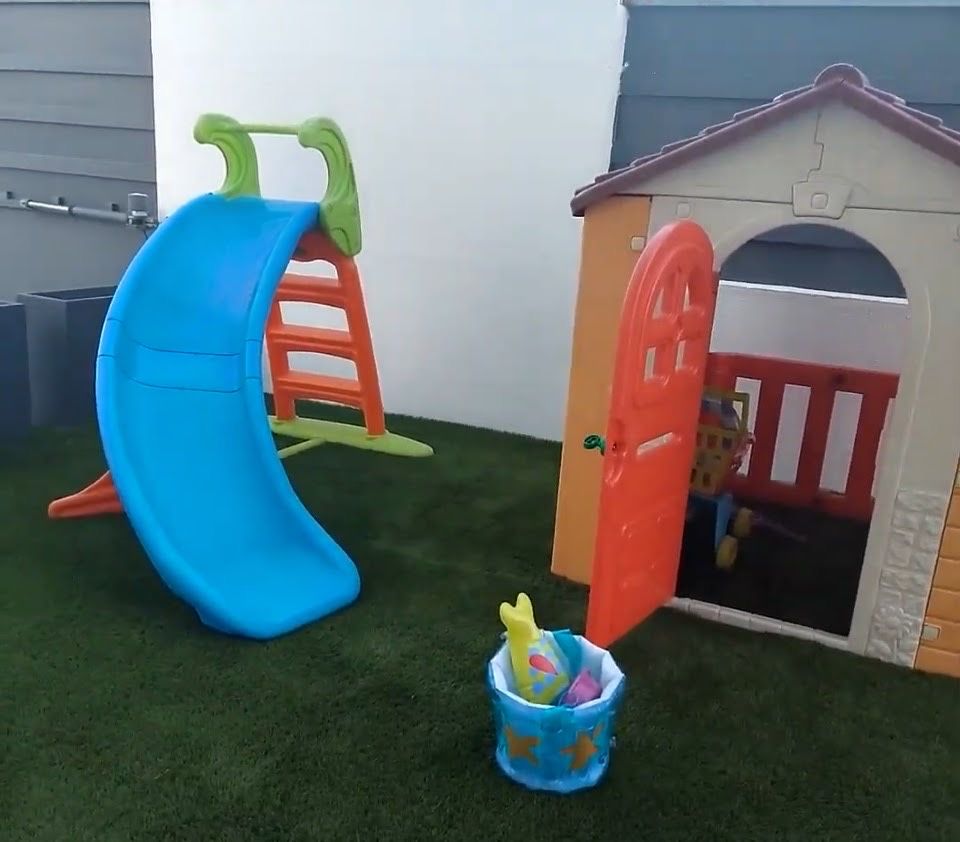 Casa de brincar em muito bom estado.