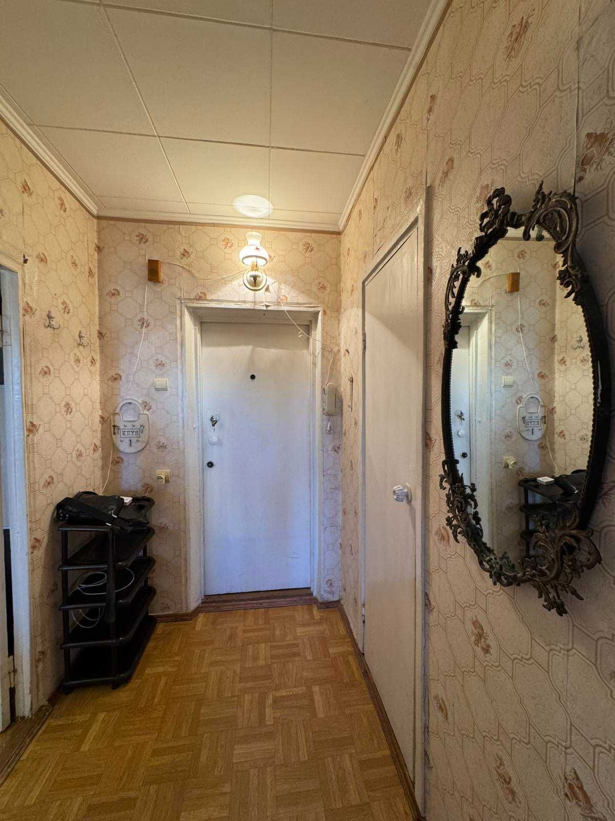продам 1 комнатную Королева/рынок Южный