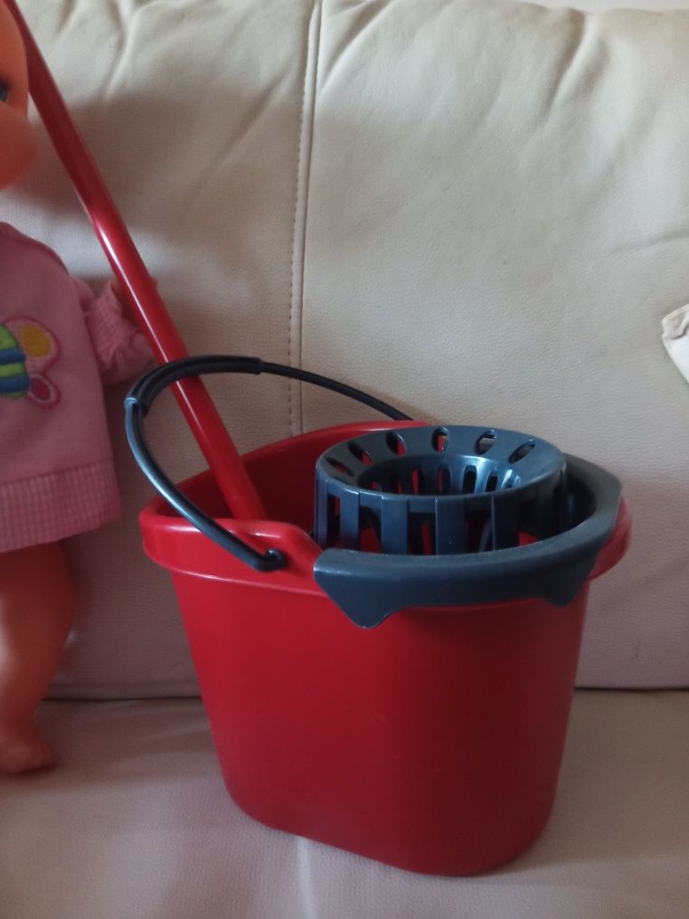 Brinquedo: Pequeno balde com esfregona 16cm