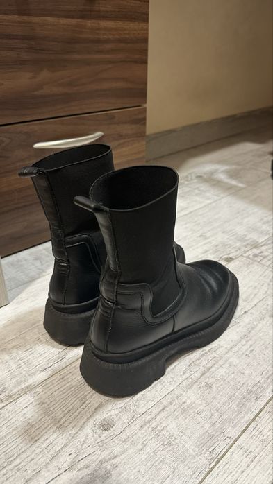 Шкіряні чоботи. утеплені овчиною. розмір 38, на 24 см.
