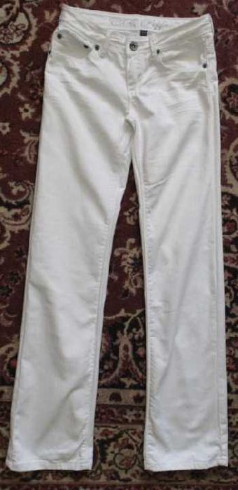 Фірмові,білі джинси,брюки,класика,40-42р з вишивкою