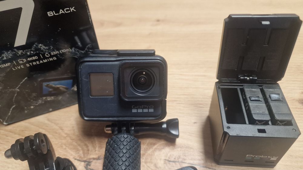GoPro Hero 7 Black 12MP + 3x bateria, kopułka do wody, selfistick