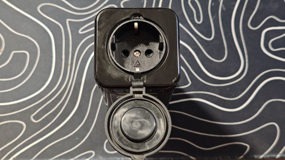 Повербанк Fermi с розеткой 220v 20.800mah