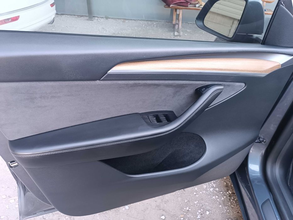 продам Tesla Model Y 2023 Long Range 82 kWh Dual Motor