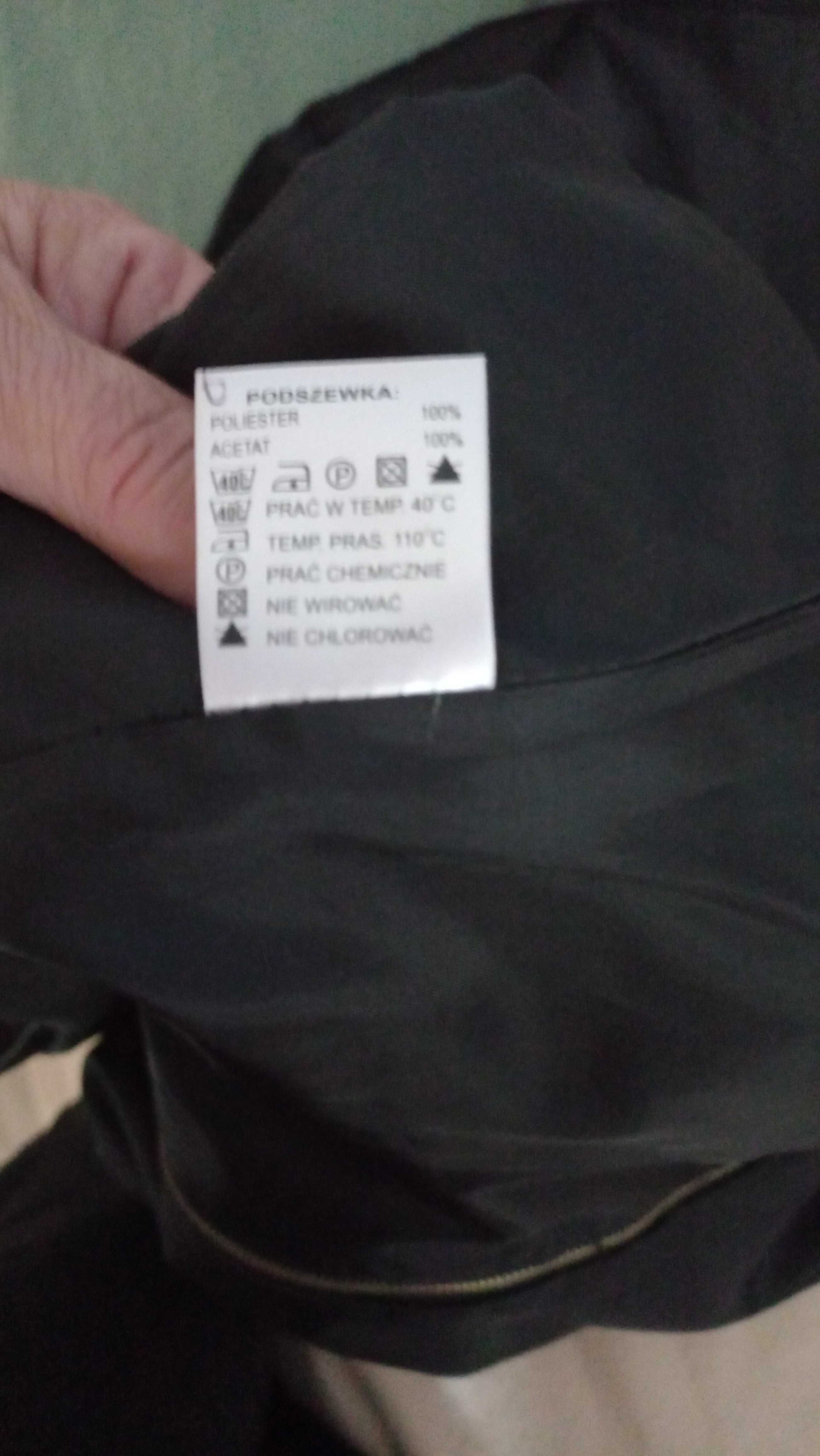 Elegancka sukienka na oficjalne spotkania