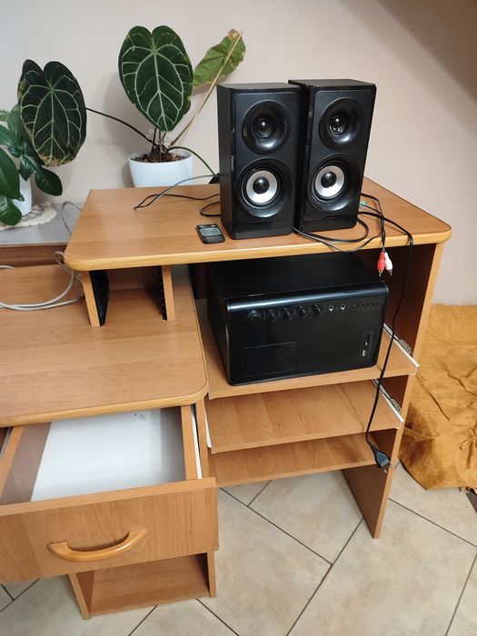 Biurko za darmo.Monitor gratis.