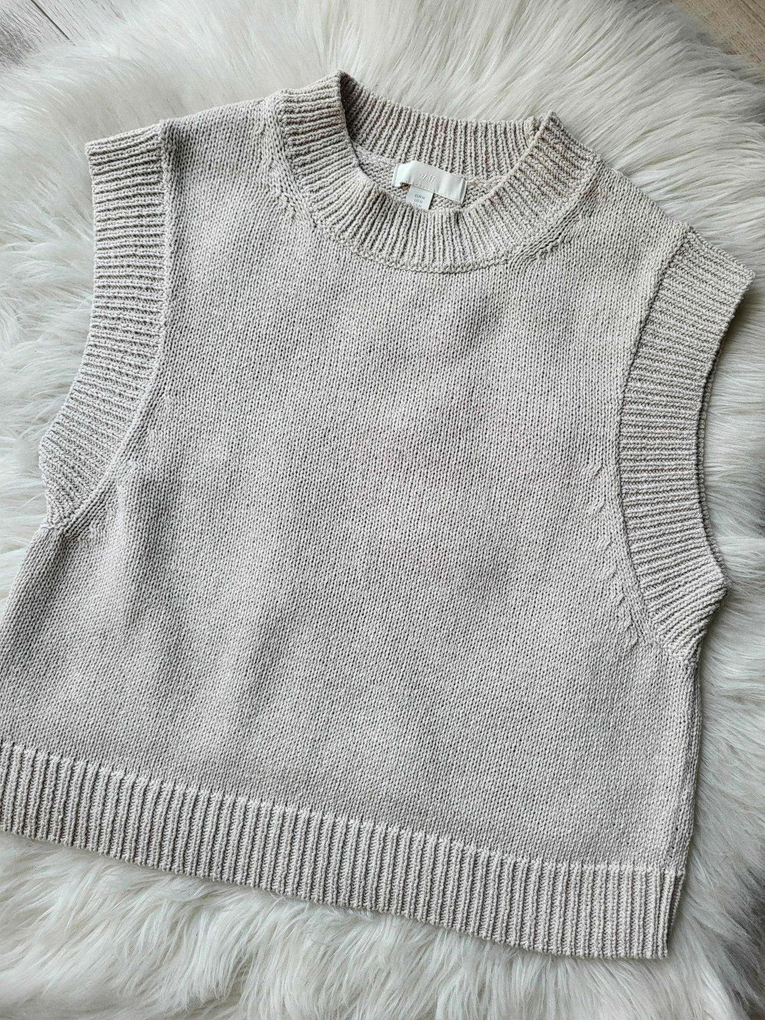 Beżowy sweter bezrękawnik capsule wardrobe H&M rozmiar M