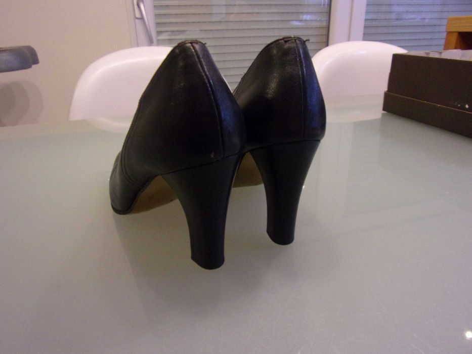 czółenka skórzane pantofle obcas 8cm roz38 granatowe