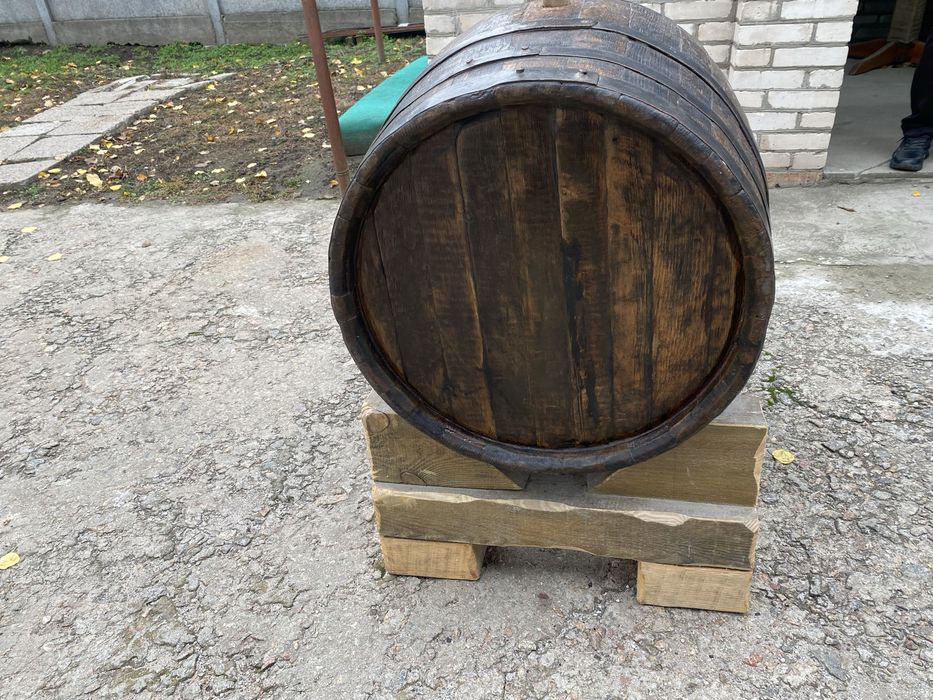 Дубова бочка для вина 170л.