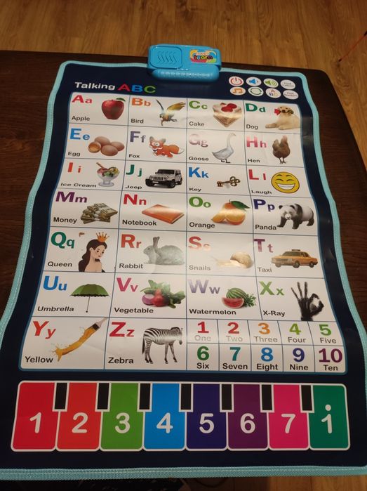 Interaktywna tablica ścienna z alfabetem