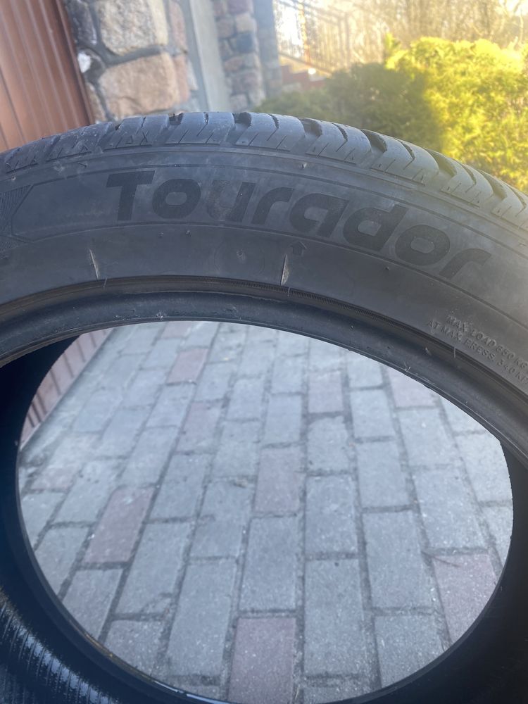 Tourador 245/45/19 1szt. All climate TF1