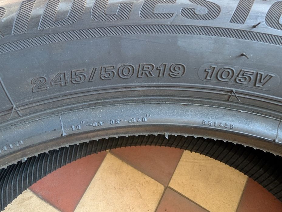 Bridgestone Blizzak LM001 245/50R19 105V RunFlat #402