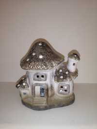 Lampka w kształcie grzybowego domku