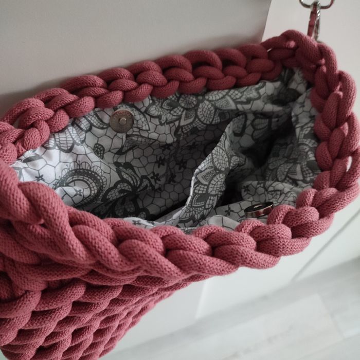 Torebka na ramię ze sznurka