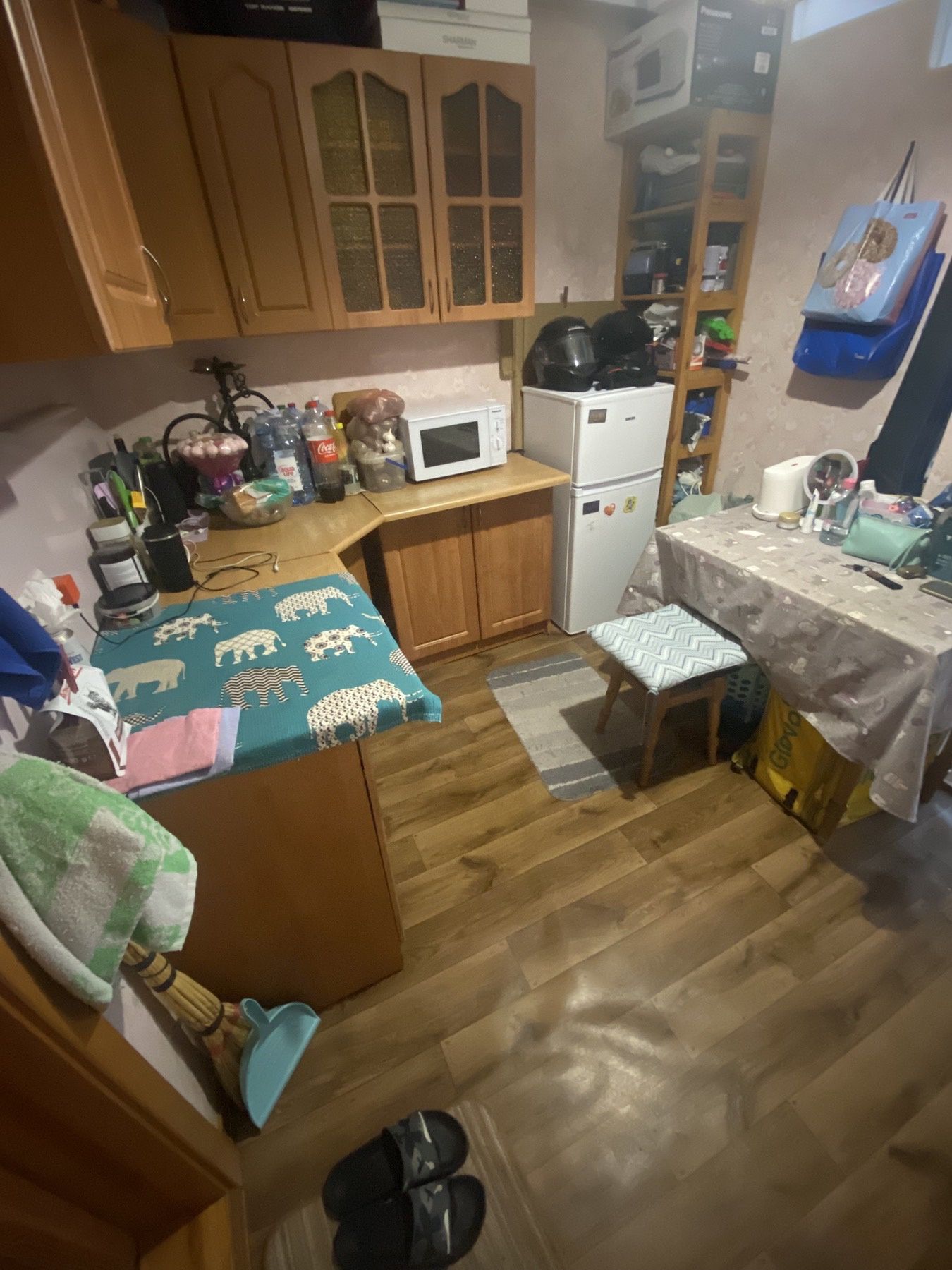 Продам кімнату з меблями та технікою по вул.Кубанської України 53а