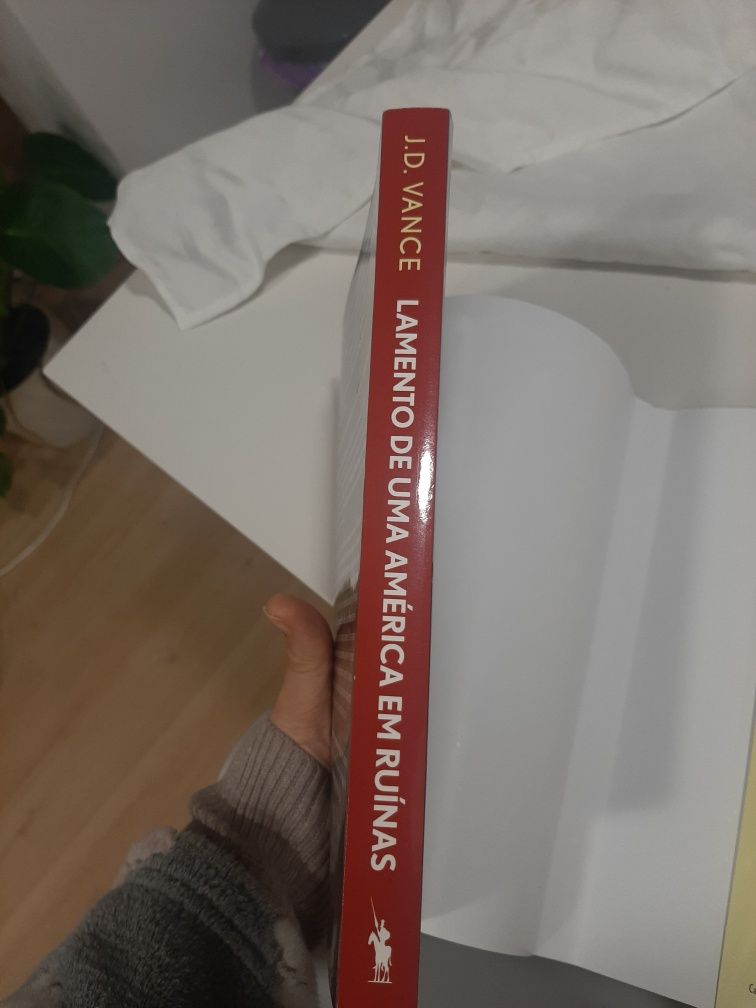 "Lamento de uma America em ruínas" livro de J. D. Vance