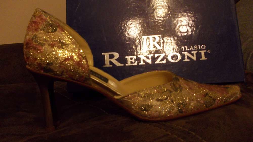 Buty Ilasio Renzoni na obcasie - roz.37- Nowe