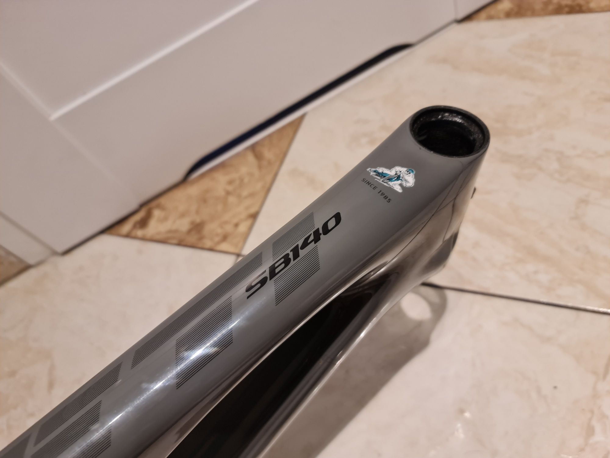 YETI SB140 ,przedni trójkąt