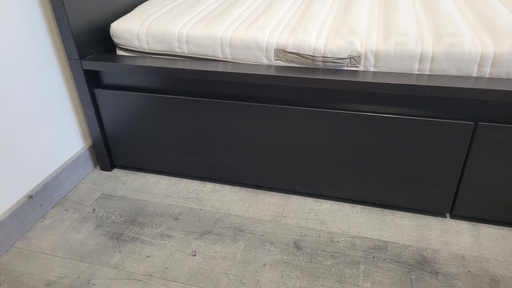 Łóżko Malm Ikea 90x200 czarne 2 pojemniki materac