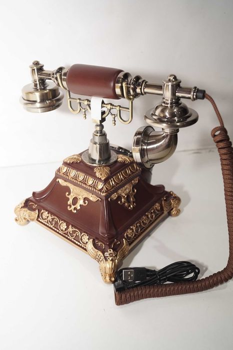 Starodawny staromodny telefon stacjonarny vintage obrotowa tarcza SIM