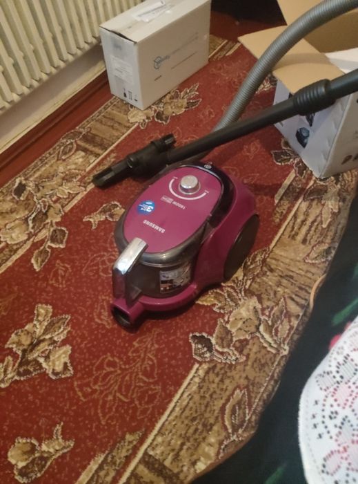 Продам пылесос почти новый