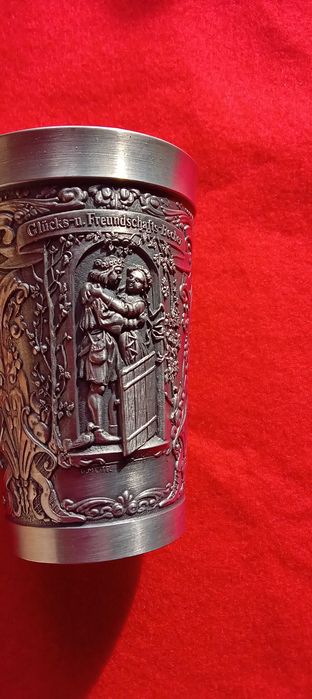 Вишукані речі з олова, стакан