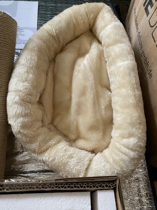 Ścianka wspinaczkowa  drapakiem i legowiskiem