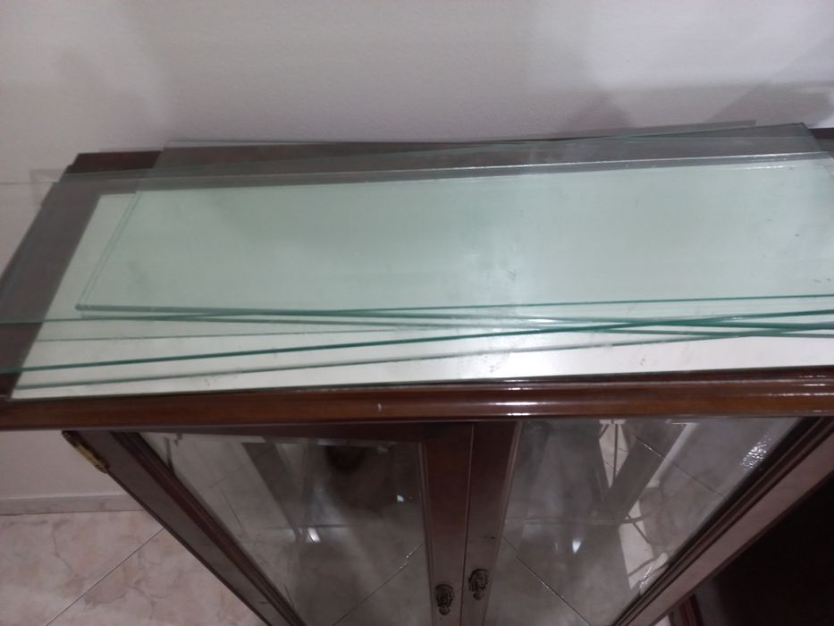 Cristaleira em Cerejeira