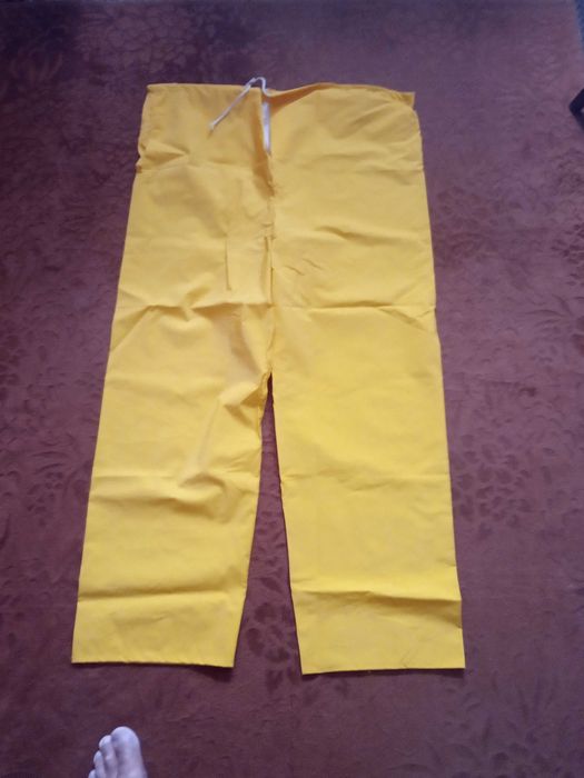 Костюм мужской, прорезиненный-цвет-желтый,Made in China.