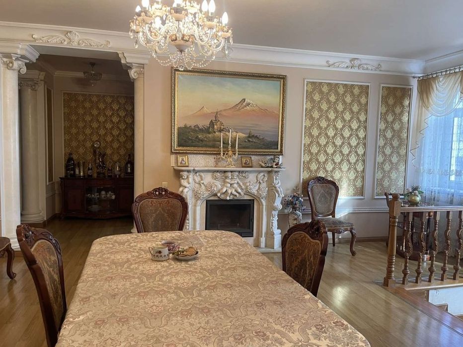 Трехэтажный дом премиум класса в самом Центре города!