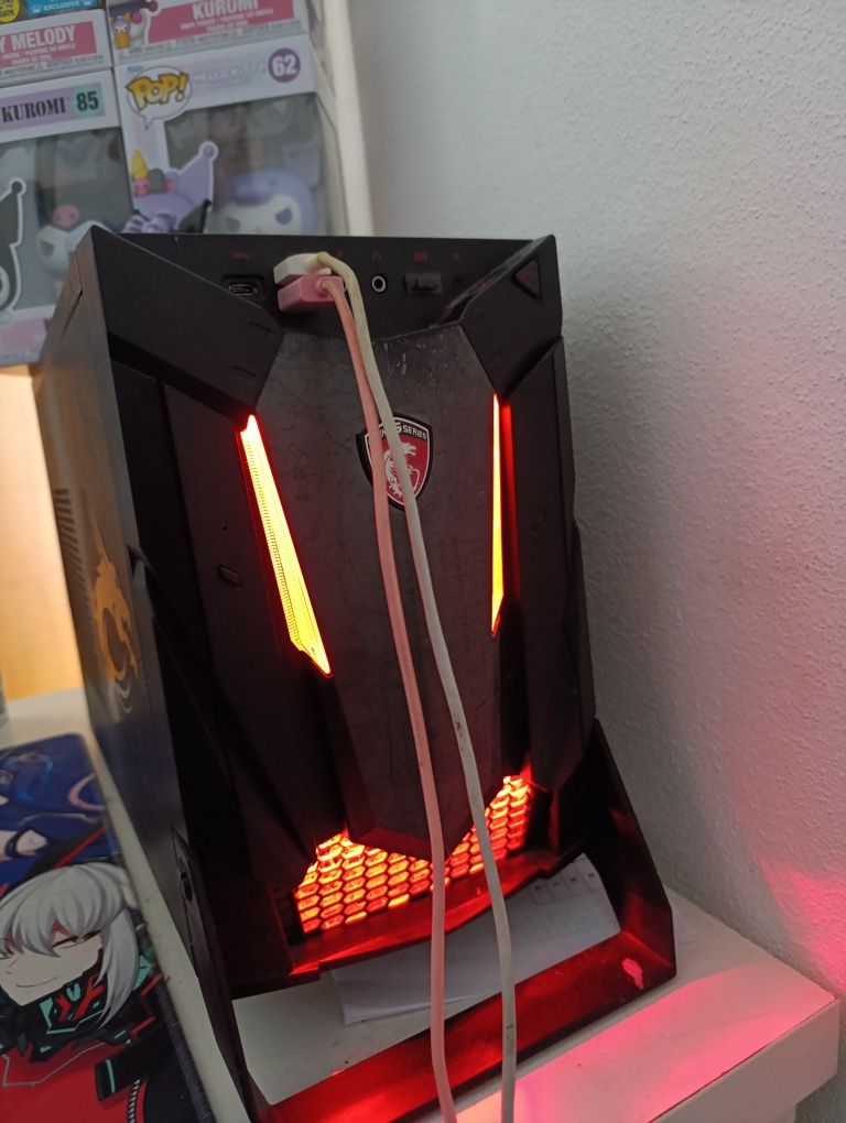 Computador MSI Nighthlade 3 com alguns anos de uso