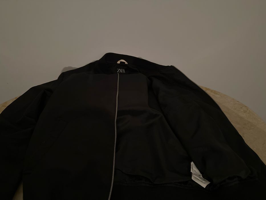 Продам бомбер zara