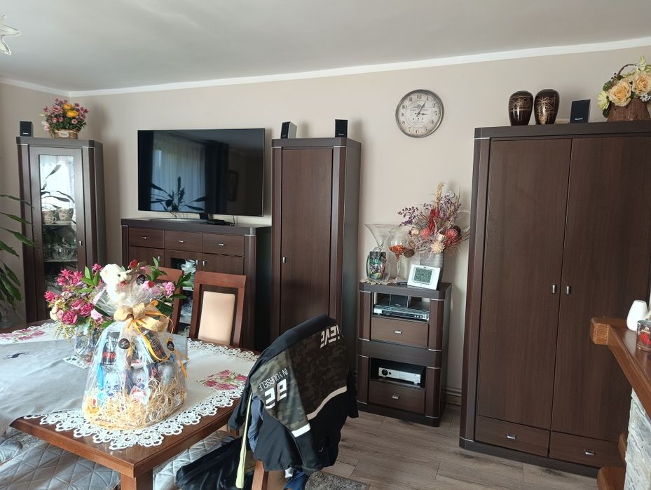 Sprzedam zestaw mebli pokojowych w bardzo dobrym stanie