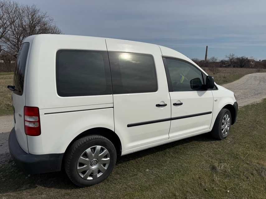 Volkswagen Caddy 2011
