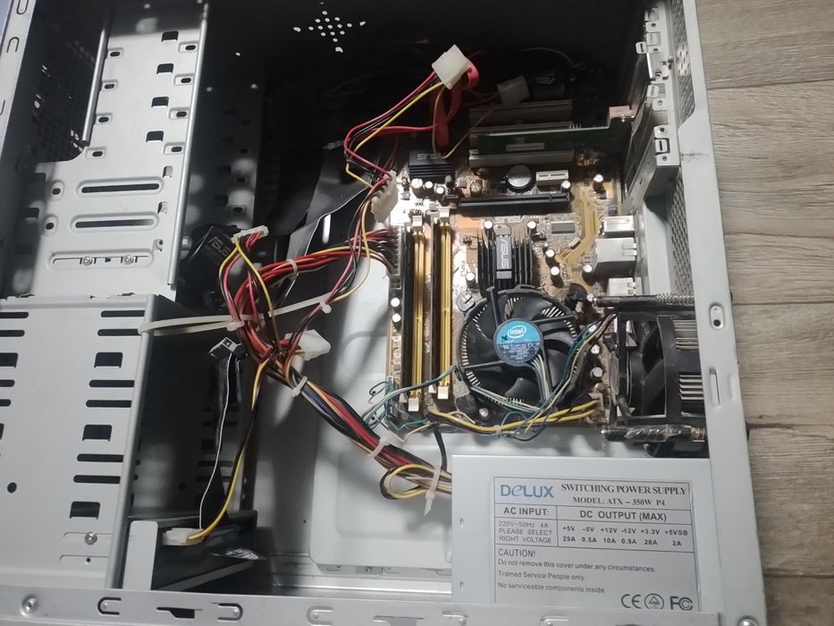 Компьютер Delux.