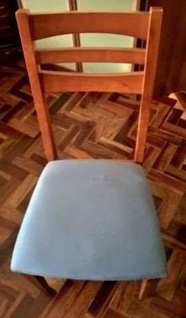 Conjunto Cerejeira Mesa e 4 cadeiras (2 Brancas e 2 Azuis)