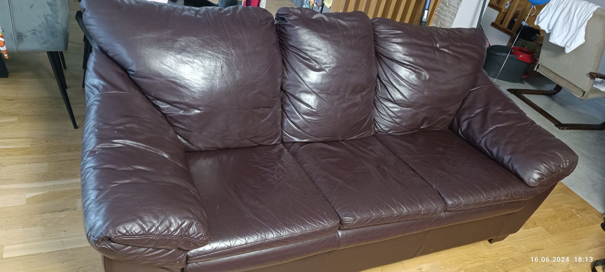 Skórzana sofa z funkcją spania na sprężynach