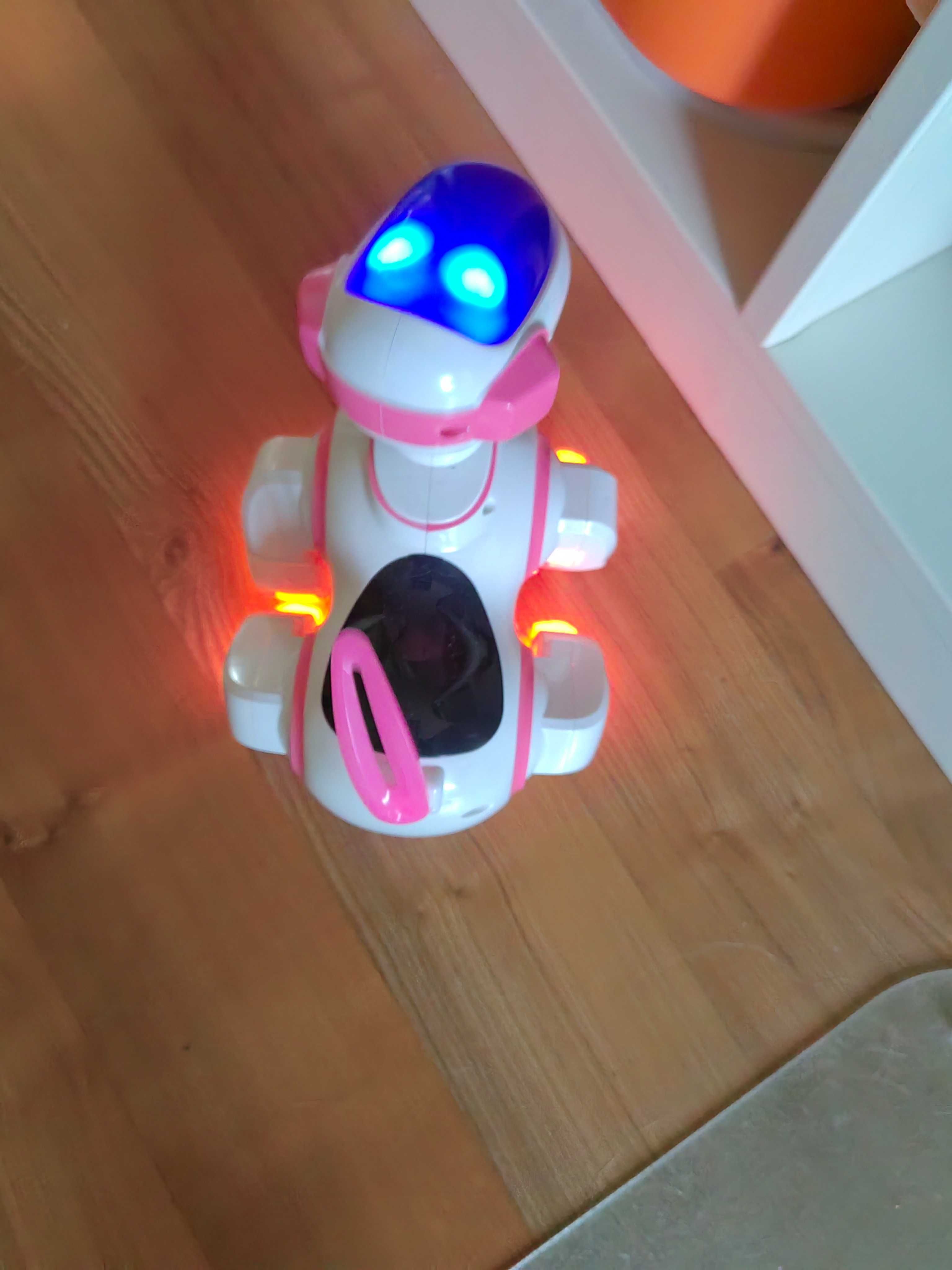 Cão robot branco e rosa