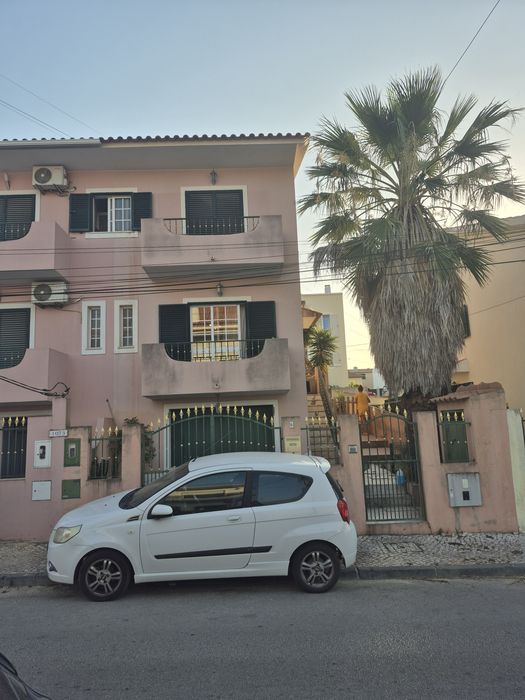 Moradia geminada T3 na Quinta do Conde