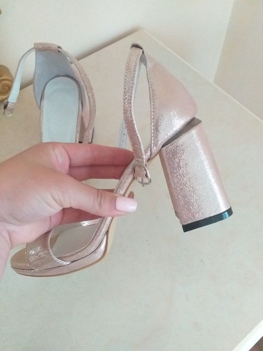 Босоніжки жіночі