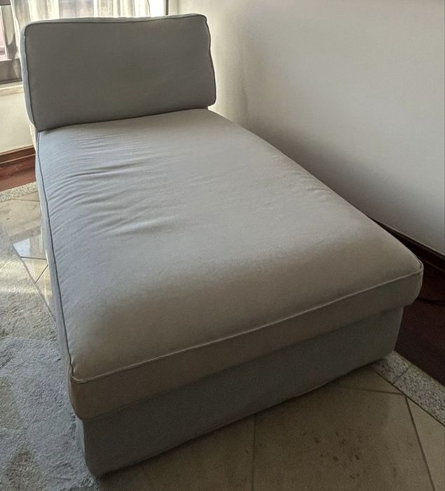 Chaisse Long KIVIK em cinza claro