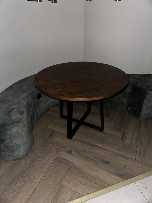 Mesas e sofas como novos