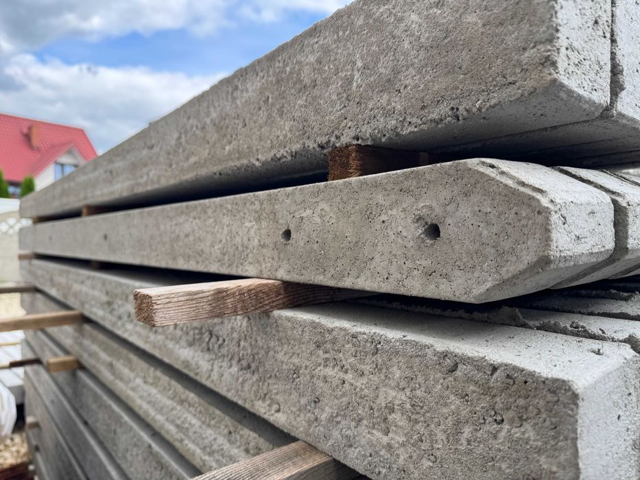 Słupek betonowy do ogrodzeń 2,20m (do siatki leśnej)