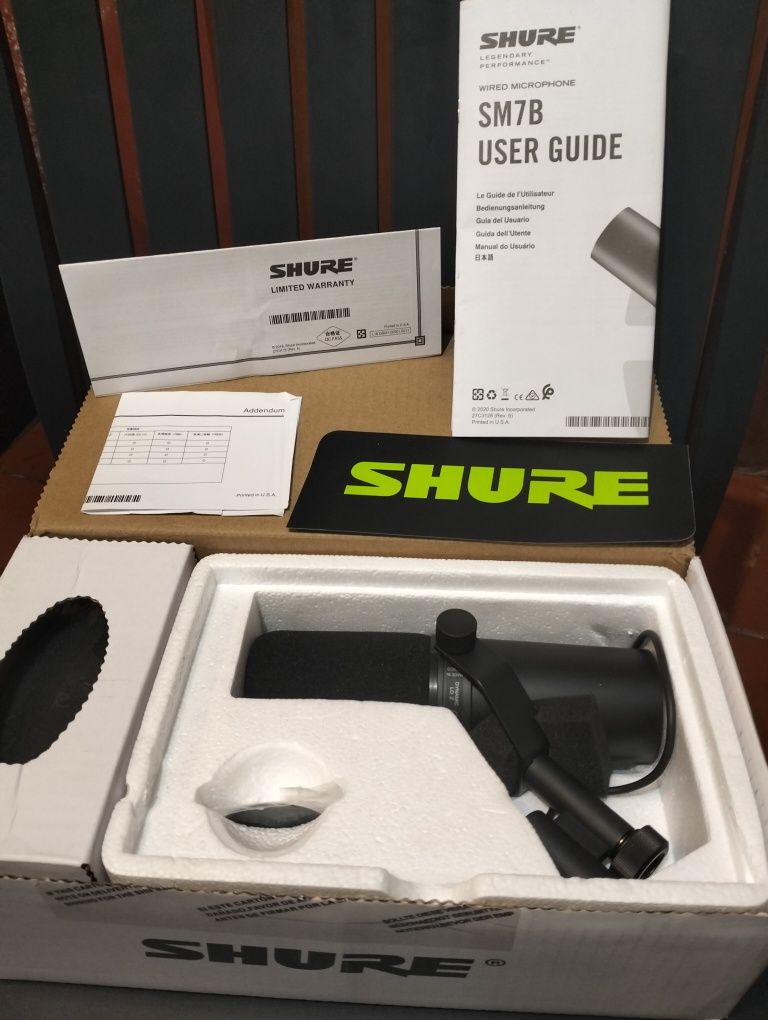 Microfone profissional da marca Shure SM 7B