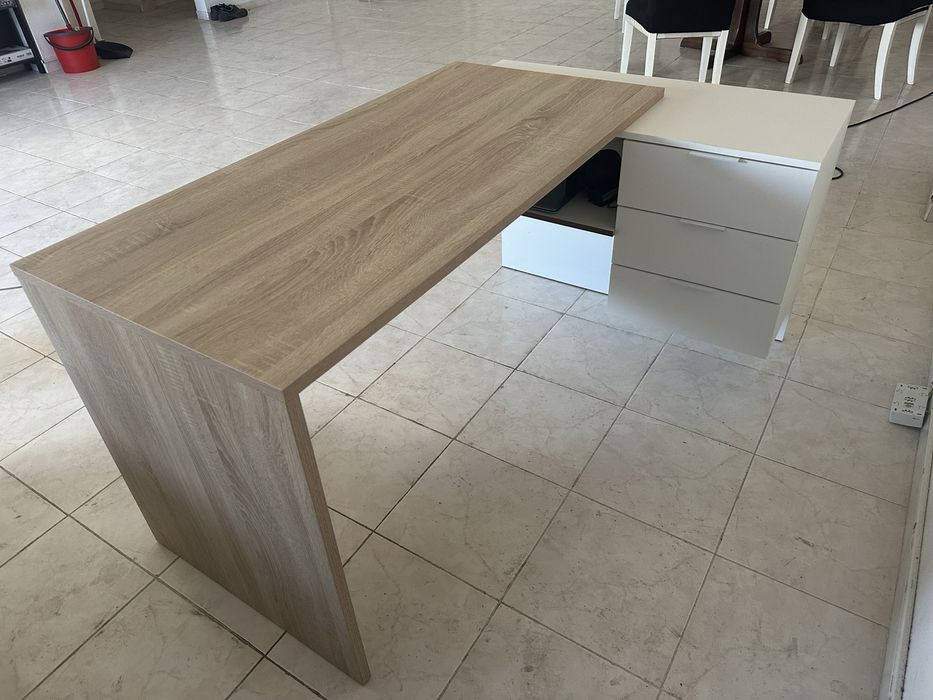 Mesa secretária com arrumação office nova