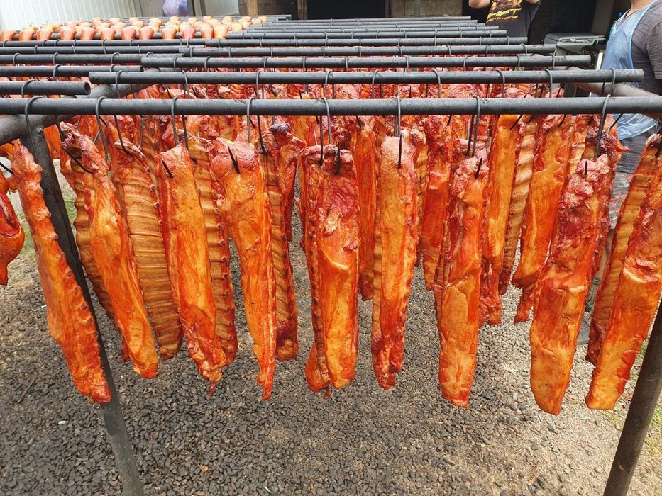 Домашнє копчення м'яса на дровах! Тільки натуральні продукти.