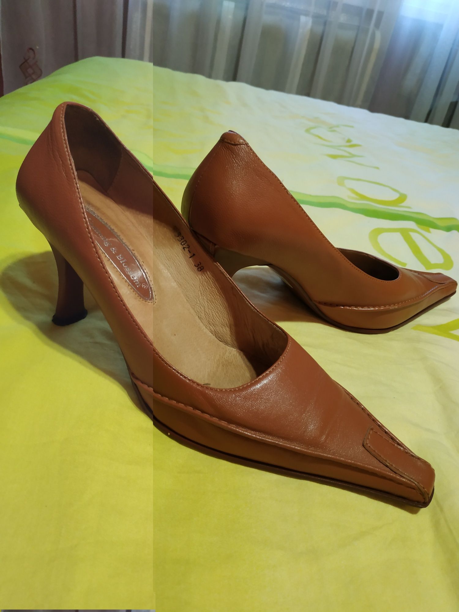 Продам итальянские кожаные женские туфли 38 р.